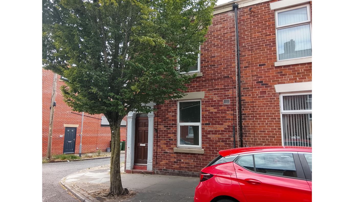 Freehold end-terrace in Preston, Lancashire — tenanted auction purchase bridging loan case study